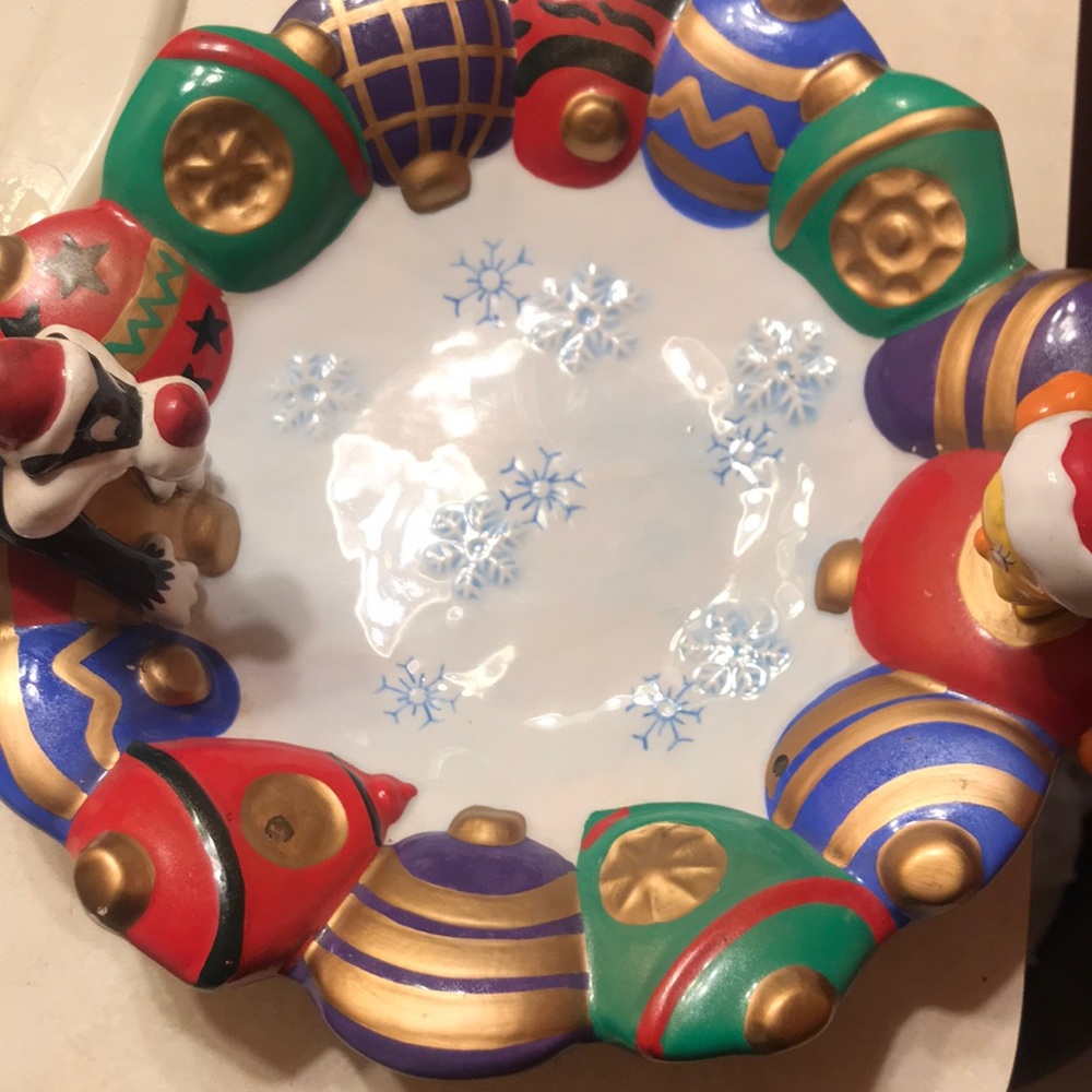 Warner bros studio Tweety and Sylvester Christmas ornament dish great condition
